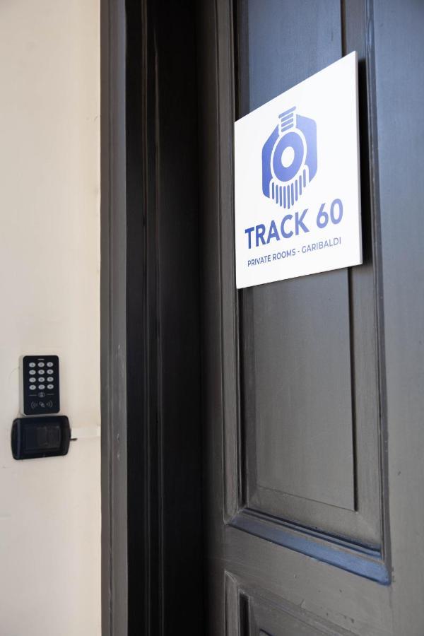 Track 60 - Private Rooms Garibaldi Наполи Екстериор снимка